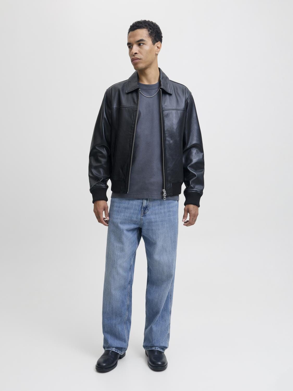 model_shot-front_full